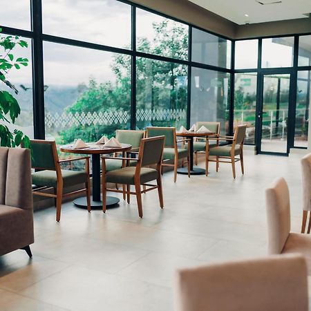 Wyndham Quito Airport Hotel Puembo Ngoại thất bức ảnh