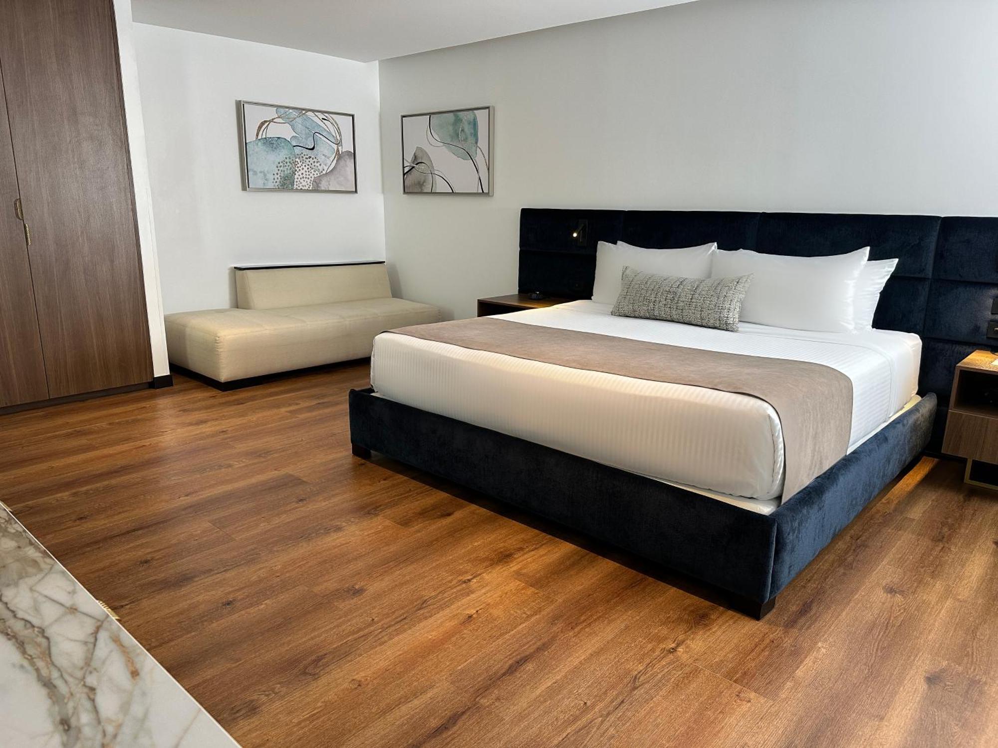 Wyndham Quito Airport Hotel Puembo Ngoại thất bức ảnh A bedroom at the hotel
