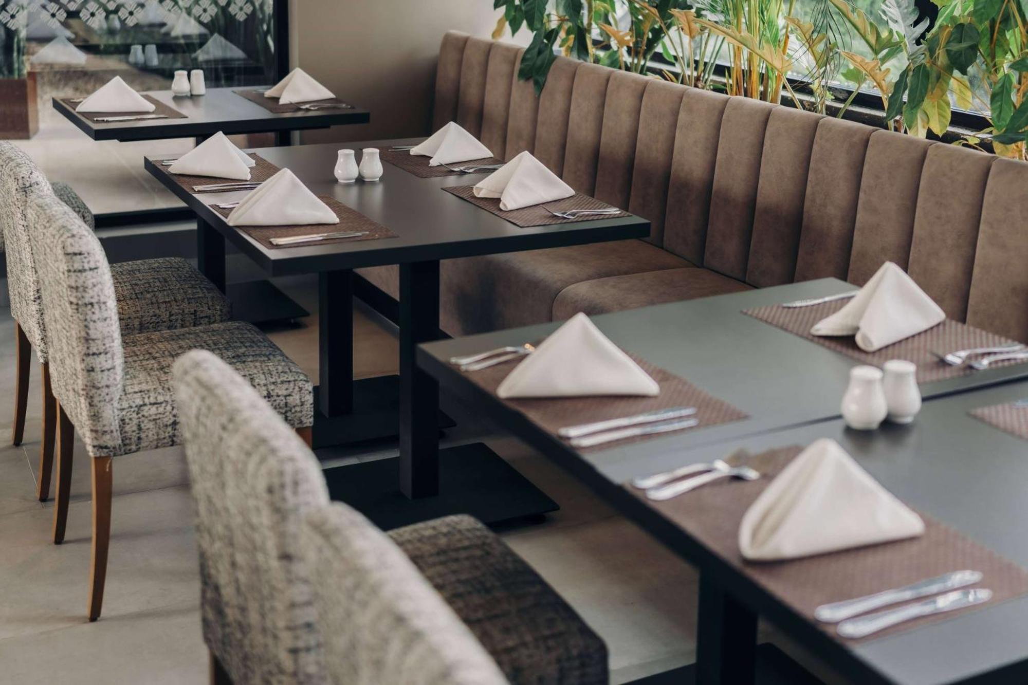Wyndham Quito Airport Hotel Puembo Ngoại thất bức ảnh Restaurant interior