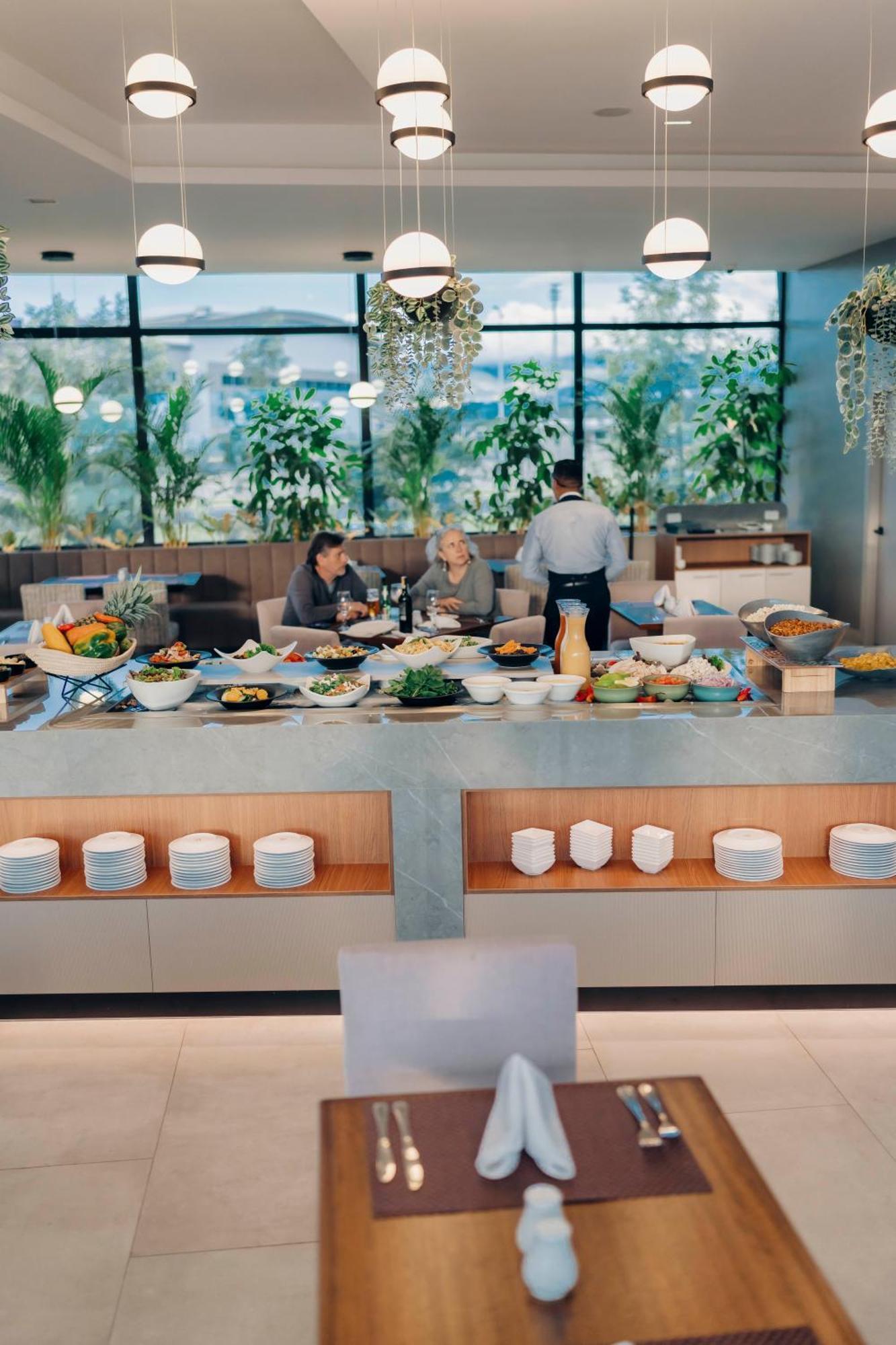 Wyndham Quito Airport Hotel Puembo Ngoại thất bức ảnh